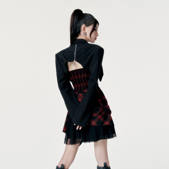 Vock Fried Street Guide Dark Spicy Girl Black Original Zipper ultra -short suit jacket is high and thin
Vock Fried Street Guide Dark Spicy Girl Black Original Zipper ultra -short suit jacket is high and thin
