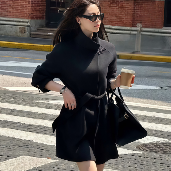 2025 autumn new French retro light mature style black stand collar mid-length waist-hugging slim woolen jacket for women
2025 autumn new French retro light mature style black stand collar mid-length waist-hugging slim woolen jacket for women