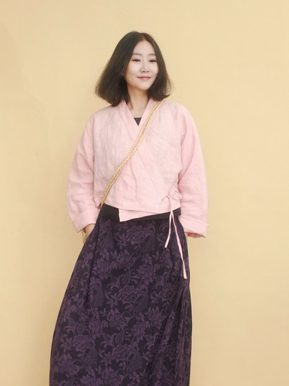 Jiang Huan designed summer pure hemp cherry blossom powder short plackets and laces Chinese -style Hanfu gown
Jiang Huan designed summer pure hemp cherry blossom powder short plackets and laces Chinese -style Hanfu gown