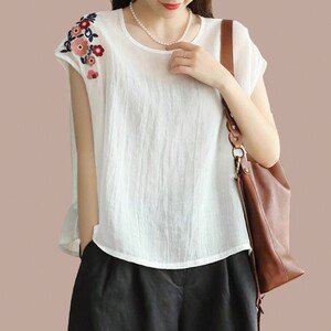 High-end linen cotton and linen sleeveless top for women 2025 new summer middle-aged mother thin large-size vest T-shirt 
High-end linen cotton and linen sleeveless top for women 2025 new summer middle-aged mother thin large-size vest T-shirt