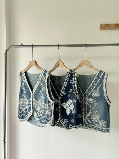 Immediately Three Moments_Studio Order_Ethnic Style Niche Embroidery Design Lace Denim Vest Vest
Immediately Three Moments_Studio Order_Ethnic Style Niche Embroidery Design Lace Denim Vest Vest