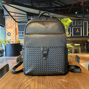 2025 new genuine leather cowhide men's business large capacity fashion trend simple travel bag backpack computer bag 
2025 new genuine leather cowhide men's business large capacity fashion trend simple travel bag backpack computer bag
