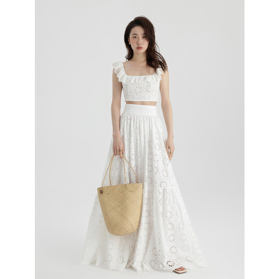 Lace French two-piece skirt high-end small man with a mature style white top half-length skirt
Lace French two-piece skirt high-end small man with a mature style white top half-length skirt