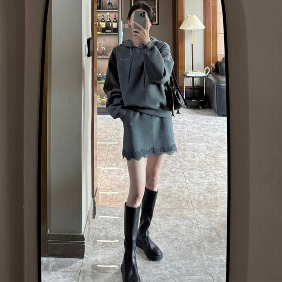 Korean casual style hooded sweatshirt suit for women in autumn new age-reducing small size gray fashionable two-piece set
Korean casual style hooded sweatshirt suit for women in autumn new age-reducing small size gray fashionable two-piece set
