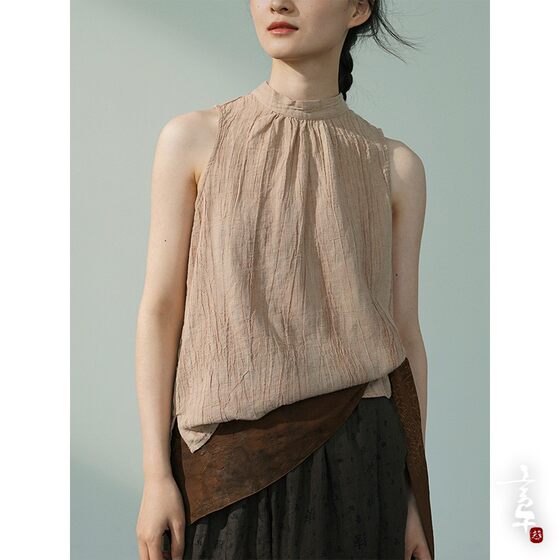 Yan Wukui's original retro cotton and linen lace vest, lady's literary style pleated vest vest vest
Yan Wukui's original retro cotton and linen lace vest, lady's literary style pleated vest vest vest