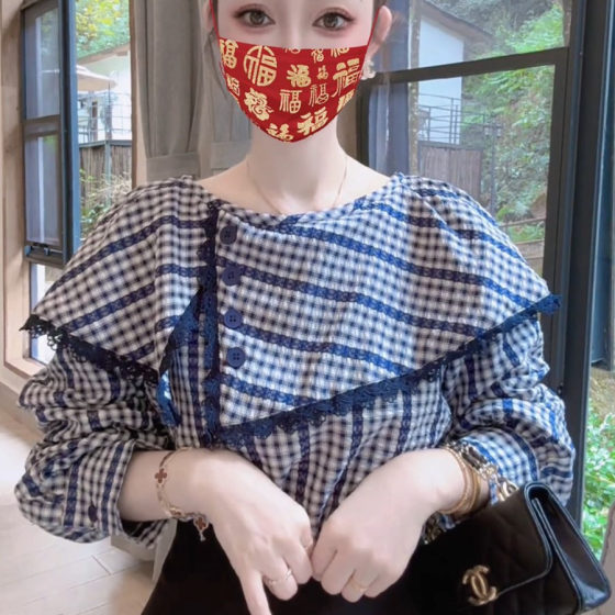 French retro lace spliced lotus leaf collar plaid long-sleeved shirt for women in autumn design sweet chic small shirt
French retro lace spliced lotus leaf collar plaid long-sleeved shirt for women in autumn design sweet chic small shirt