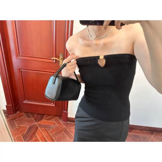 MCHIC unique! Nordic minimalist, high-end feel full~ vb metal buckle decorative strapless vest top for women
MCHIC unique! Nordic minimalist, high-end feel full~ vb metal buckle decorative strapless vest top for women
