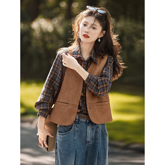 2025 autumn new women's pastoral style elegant and simple commuting V-neck solid color sleeveless vest women's top
2025 autumn new women's pastoral style elegant and simple commuting V-neck solid color sleeveless vest women's top