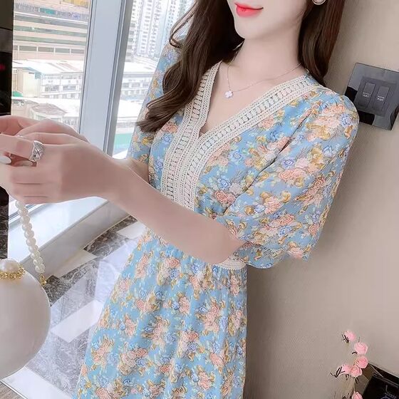 Blue chiffon floral dress for women in summer 2025 new style waist-closing slim flared sleeves v-neck long A-line skirt fairy Blue chiffon floral dress for women in summer 2025 new style waist-closing slim flared sleeves v-neck long A-line skirt fairy
