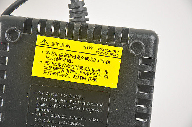 电动自行车充电器的电源，一般充电是电池放电