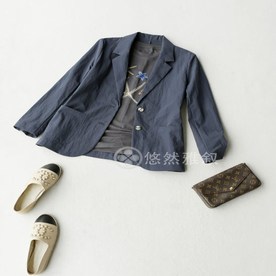 New products in early autumn, two colors, imported salt-shrinked cotton from Japan, retro rear slit, exquisite and casual mid-length suit
New products in early autumn, two colors, imported salt-shrinked cotton from Japan, retro rear slit, exquisite and casual mid-length suit
