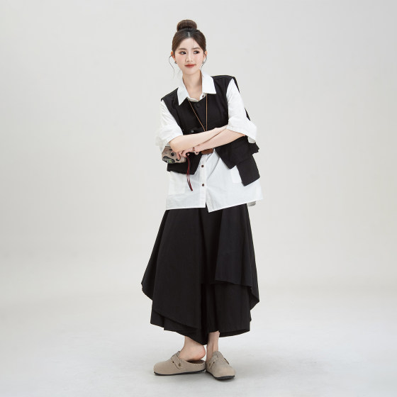 Black workwear vest vest for women in summer new irregular short-sleeved shirt multi-piece scattered skirt suit
Black workwear vest vest for women in summer new irregular short-sleeved shirt multi-piece scattered skirt suit