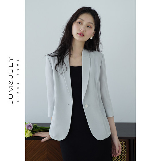 Jia Julie's nine-point sleeve blazer for women 2025 summer new small thin casual commuter suit top
Jia Julie's nine-point sleeve blazer for women 2025 summer new small thin casual commuter suit top