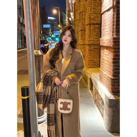 Adan khaki suit collar woolen shoulder coat winter Korean style loose thickened mid-length jacket for women
Adan khaki suit collar woolen shoulder coat winter Korean style loose thickened mid-length jacket for women