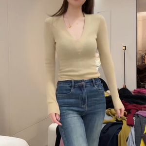 Hot girl style sexy deep V-neck low-cut long-sleeved top women's autumn and winter new pure desire slimming slim wool sweater 
Hot girl style sexy deep V-neck low-cut long-sleeved top women's autumn and winter new pure desire slimming slim wool sweater