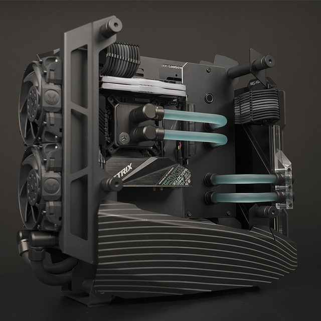 Enthusiast Water Cooled Antec Striker Customized EKWB Split Water