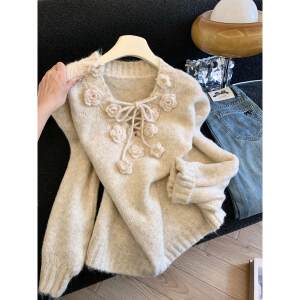 Gentle three-dimensional flower V-neck lace-up sweater for women winter 2025 Korean style ins lazy style loose sweater 53002 
Gentle three-dimensional flower V-neck lace-up sweater for women winter 2025 Korean style ins lazy style loose sweater 53002