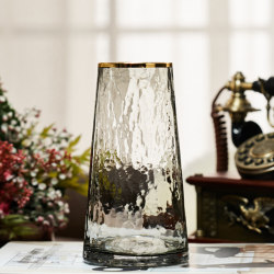 Three Little Craftsmen New Hammered Japanese Style Gold-Embellished Glass Vase Simple Creative Water-Cultured Flower Arrangement Fresh Vase Ornament Three Little Craftsmen New Hammered Japanese Style Gold-Embellished Glass Vase Simple Creative Water-Cultured Flower Arrangement Fresh Vase Ornament