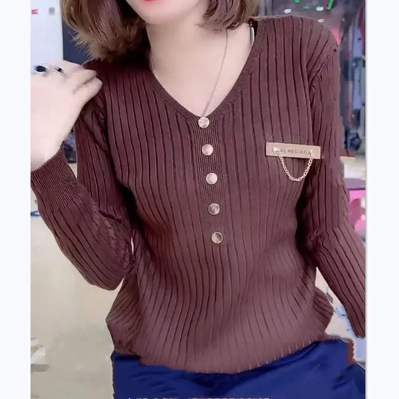 2025 autumn and winter new five-button V-neck base shirt solid color heavy-duty slim sweater sweater for women warmth
2025 autumn and winter new five-button V-neck base shirt solid color heavy-duty slim sweater sweater for women warmth