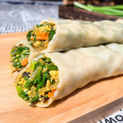 Cailong Northern Specialty Three Fresh Chives Egg Burrito Thin Crust Pie Vegetarian Pie Breakfast Semi-finished Fast Food Cailong Northern Specialty Three Fresh Chives Egg Burrito Thin Crust Pie Vegetarian Pie Breakfast Semi-finished Fast Food