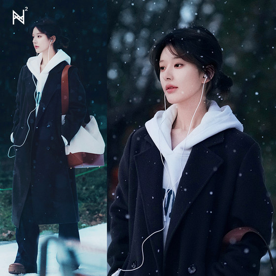 Lovers Zhao Lusi same black mid-length over-knee versatile wool coat for women loose thickened woolen coat trendy
Lovers Zhao Lusi same black mid-length over-knee versatile wool coat for women loose thickened woolen coat trendy