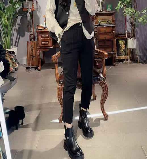 2025 European goods black front slit pencil pants casual pants for women commuting to look slim and tall waist small straight pants new
2025 European goods black front slit pencil pants casual pants for women commuting to look slim and tall waist small straight pants new