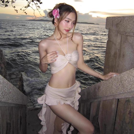 2025 Small chest gathering champagne thin flash hot spring resort beach three-piece set split swimsuit dress beige bikini
2025 Small chest gathering champagne thin flash hot spring resort beach three-piece set split swimsuit dress beige bikini