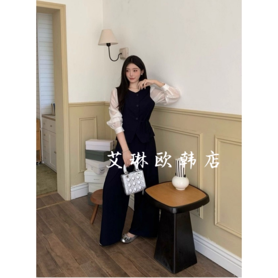 8.20~8518 autumn new style temperament waist-hugging fake two-piece shirt + elastic waist wide-leg pants two-piece suit for women
8.20~8518 autumn new style temperament waist-hugging fake two-piece shirt + elastic waist wide-leg pants two-piece suit for women
