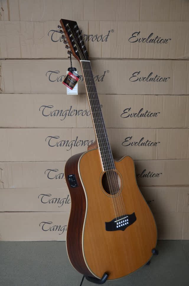 木吉他空弦弹奏 琴枕处发出滋滋嗡嗡沙哑的杂