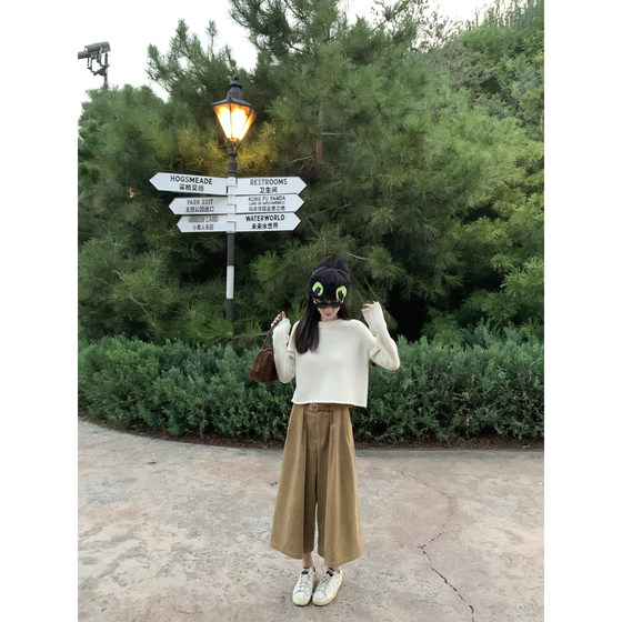 Miss 77 Soft and glutinous atmosphere, thick round neck, white 100 ultra-fine wool skin-friendly soft sweater top
Miss 77 Soft and glutinous atmosphere, thick round neck, white 100 ultra-fine wool skin-friendly soft sweater top