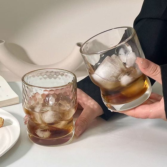 Ins wind hammer pattern glass niche high-value water cup ice American coffee cup milk juice beer cup
Ins wind hammer pattern glass niche high-value water cup ice American coffee cup milk juice beer cup