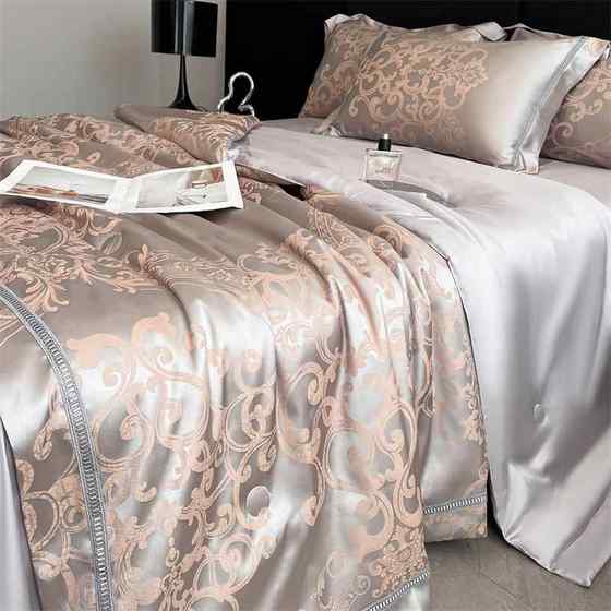 Machine washable Class A ice silk summer quilt four-piece set European style tribute satin jacquard bed covers Tennis air conditioning quilt silk summer quilt
Machine washable Class A ice silk summer quilt four-piece set European style tribute satin jacquard bed covers Tennis air conditioning quilt silk summer quilt