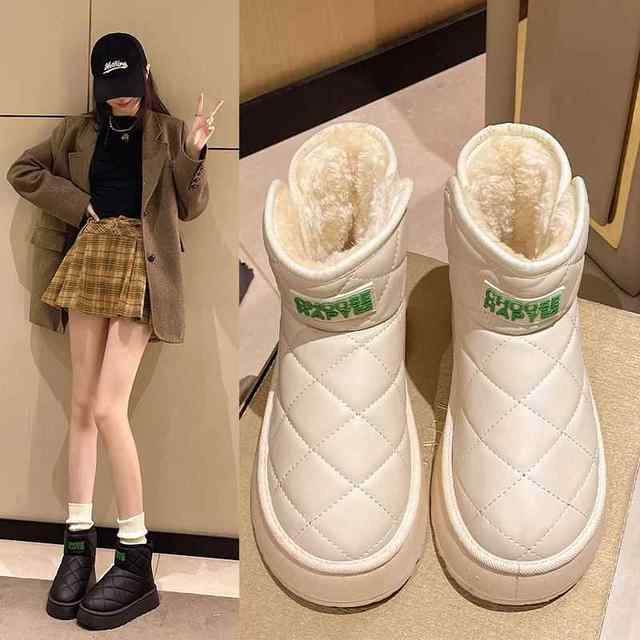 Velvet thickened snow boots for women 2024 new winter waterproof and non-slip Northeast cold-resistant and warm large cotton shoes bread shoes 
Velvet thickened snow boots for women 2024 new winter waterproof and non-slip Northeast cold-resistant and warm large cotton shoes bread shoes