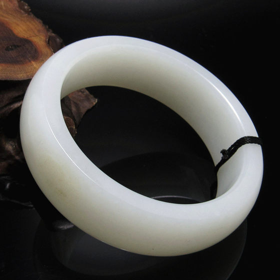 Hotan jade white jade seeds thick pile jade bracelet, original pore leather seed jade bracelet to send certificate collection level
Hotan jade white jade seeds thick pile jade bracelet, original pore leather seed jade bracelet to send certificate collection level