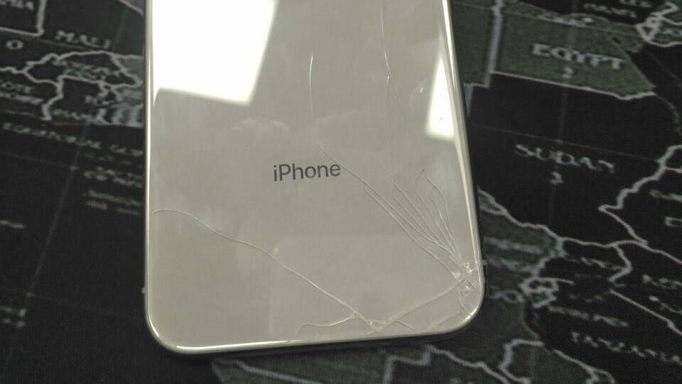 iPhone X首碎：9600元转手卖