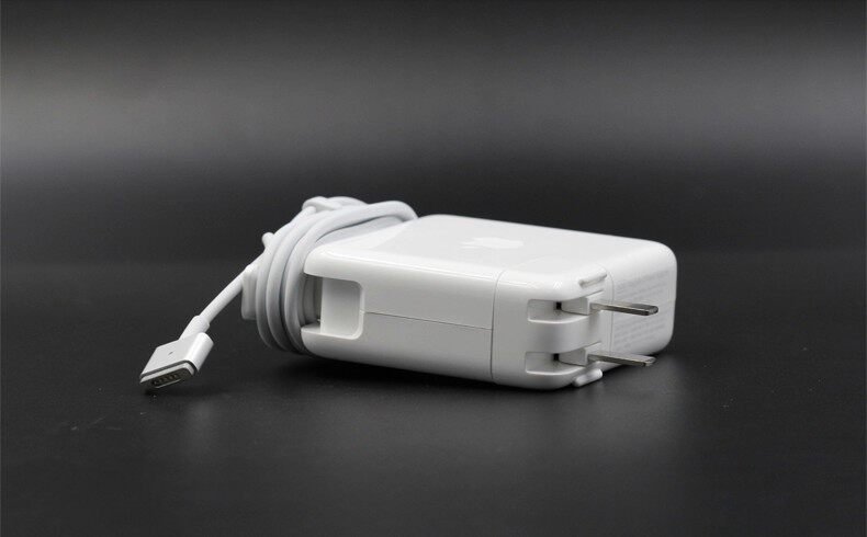 苹果笔记本电脑充电_苹果电脑一般充电多久_苹果电脑电池不充电