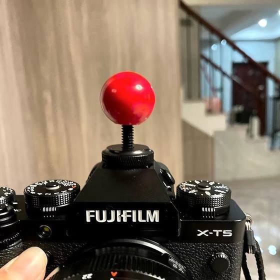 Suitable for Fuji Little Red Ball XT5 XT4 3 2 XS20 10 Camera Hot Shoe Protective Cover Micro Single Cartoon XT50 T30 20 X100V X100T F XH2 XE4 Cartoon Creative Accessories
Suitable for Fuji Little Red Ball XT5 XT4 3 2 XS20 10 Camera Hot Shoe Protective Cover Micro Single Cartoon XT50 T30 20 X100V X100T F XH2 XE4 Cartoon Creative Accessories