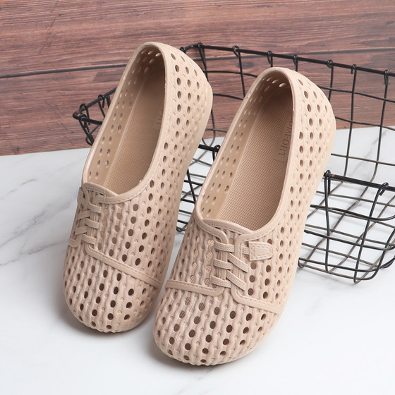 Summer comfortable soft sole bag head hollowed out one foot lazy mother sandals plastic rain boots anti-slip middle-aged and elderly hole shoes
Summer comfortable soft sole bag head hollowed out one foot lazy mother sandals plastic rain boots anti-slip middle-aged and elderly hole shoes