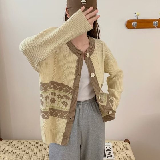 Retro round neck jacquard knitted jacket for women 2025 autumn new fashion unique beautiful top
Retro round neck jacquard knitted jacket for women 2025 autumn new fashion unique beautiful top