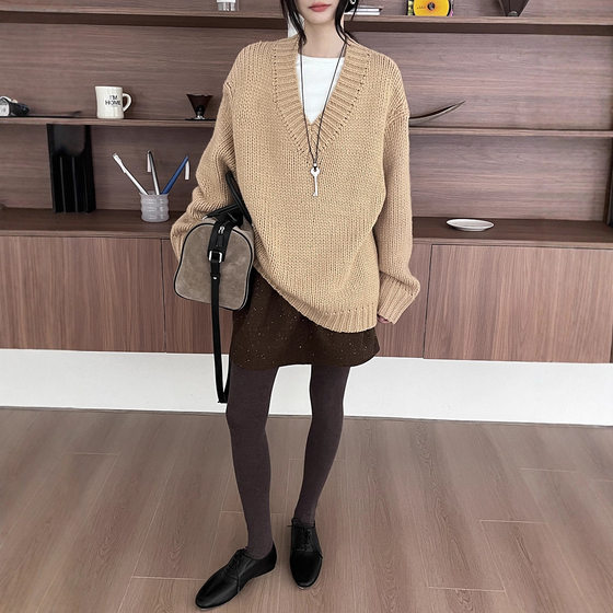 Tong Bao Chu Thirteen Lines 2025 Winter 30 Wool Simple Korean Top Thick Stick V Neck Versatile Sweater for Women 
Tong Bao Chu Thirteen Lines 2025 Winter 30 Wool Simple Korean Top Thick Stick V Neck Versatile Sweater for Women