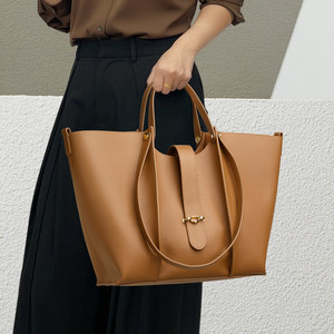 CCAMO high-end bag women's 2025 new four-season all-match cowhide tote bag fashionable portable shoulder bag 
CCAMO high-end bag women's 2025 new four-season all-match cowhide tote bag fashionable portable shoulder bag