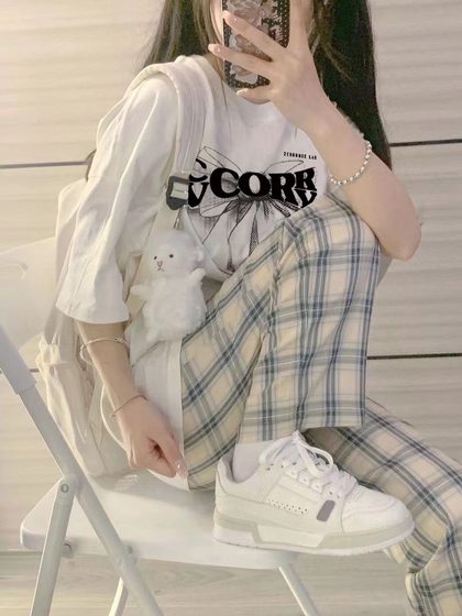College style sports suit for women small summer new loose short-sleeved T-shirt casual plaid pants two-piece set ins
College style sports suit for women small summer new loose short-sleeved T-shirt casual plaid pants two-piece set ins