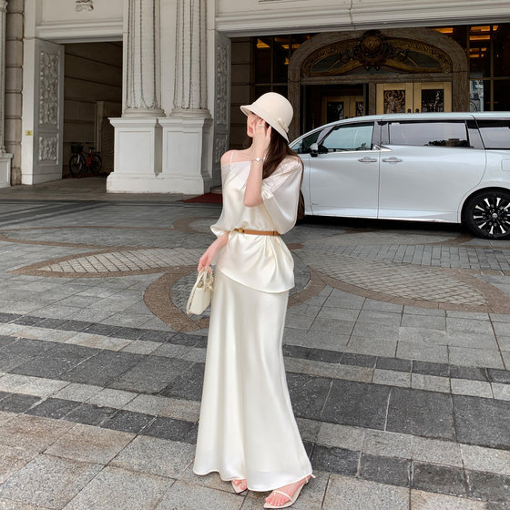 Tongse Yayun suit Cape-style off-shoulder fashion suit diagonal cut fishtail long skirt temperament two-piece set women
Tongse Yayun suit Cape-style off-shoulder fashion suit diagonal cut fishtail long skirt temperament two-piece set women