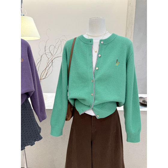 Xiaozhe Korean style round neck embroidered puppy knitted cardigan for women autumn and winter new high-end loose slim sweater 
Xiaozhe Korean style round neck embroidered puppy knitted cardigan for women autumn and winter new high-end loose slim sweater