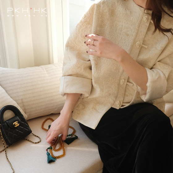 PKH.HK Special 2025 Early Spring I like the embossed white tea gold new Chinese style elegance jacket at first sight
PKH.HK Special 2025 Early Spring I like the embossed white tea gold new Chinese style elegance jacket at first sight