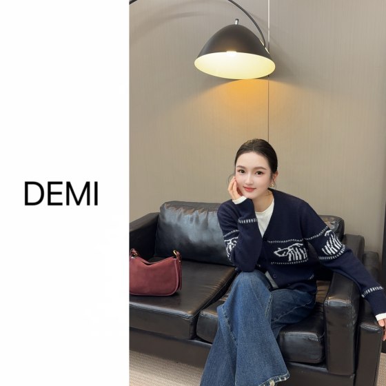 MISS RUILI Customized Autumn New European V-neck Jacquard Pattern Fashion Knitted Sweater F1109 
MISS RUILI Customized Autumn New European V-neck Jacquard Pattern Fashion Knitted Sweater F1109