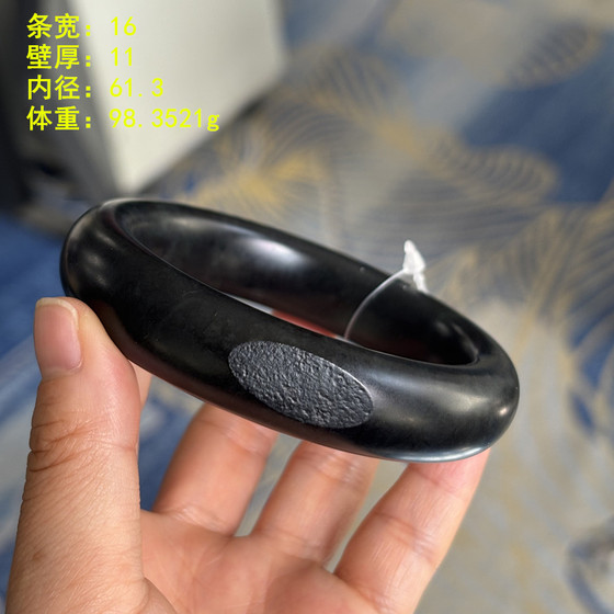 L61.3 black jade seed bracelet with original skin I open a warehouse Xinjiang Hetian jade
L61.3 black jade seed bracelet with original skin I open a warehouse Xinjiang Hetian jade