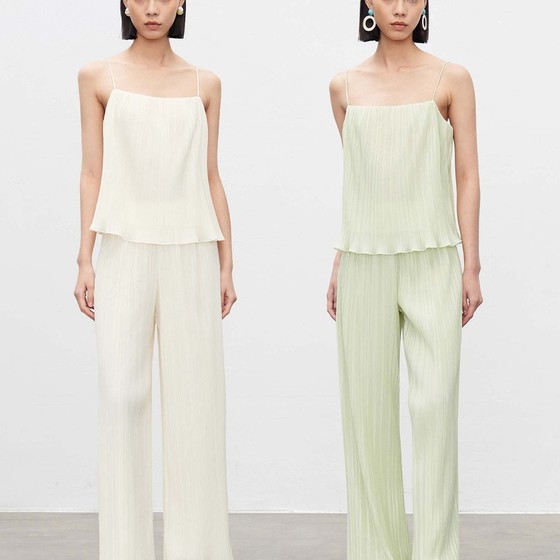 Brand tail products for women fresh corrugated pleated fabric wood earrings suspender straight pants summer fashion cool suit
Brand tail products for women fresh corrugated pleated fabric wood earrings suspender straight pants summer fashion cool suit