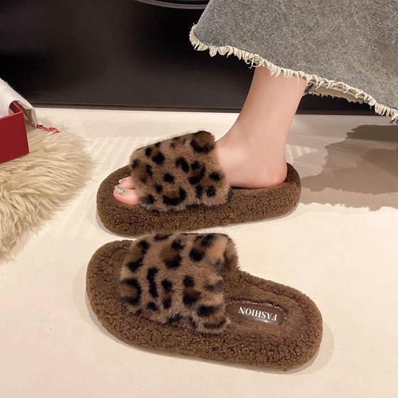 Niche fur slippers fluffy 2024 temperament leopard print retro fashionable lazy soft sole comfortable home flip flops
Niche fur slippers fluffy 2024 temperament leopard print retro fashionable lazy soft sole comfortable home flip flops