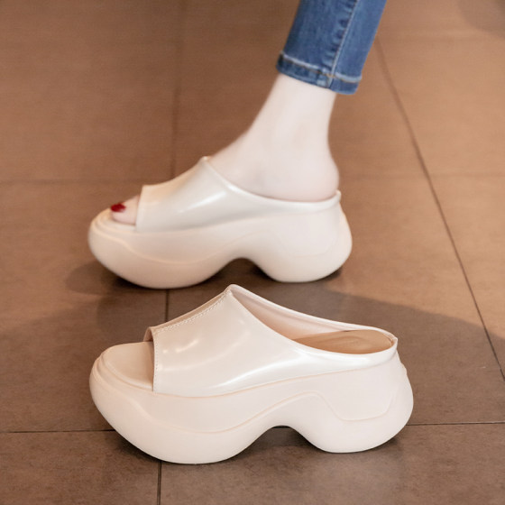 High-end thick-soled sandals for women in summer wear 2025 new versatile sponge cake small one-slip flops with skirt
High-end thick-soled sandals for women in summer wear 2025 new versatile sponge cake small one-slip flops with skirt